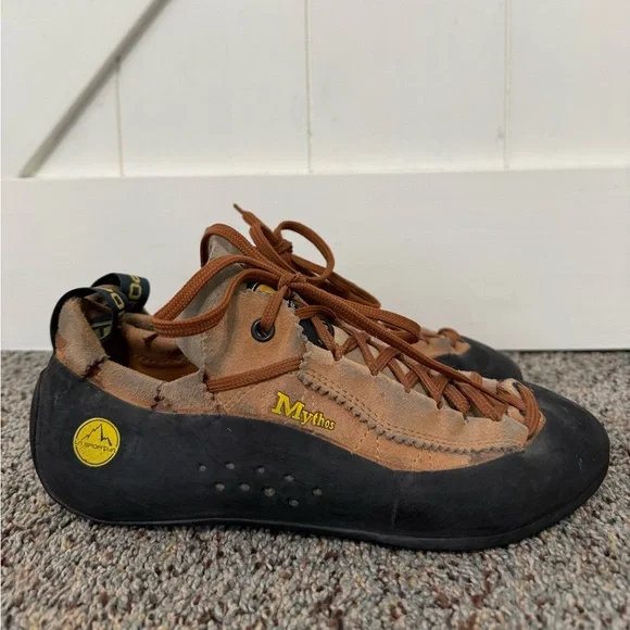 La Sportiva MythosClimbing Shoes 41